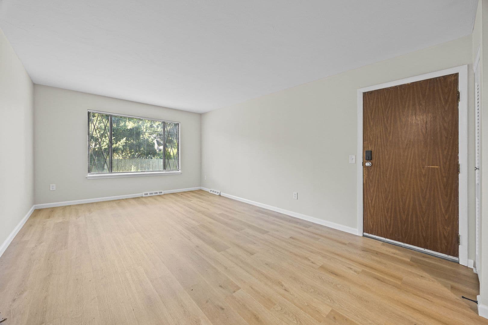 Irondequoit Apartment: 2519 Culver Road