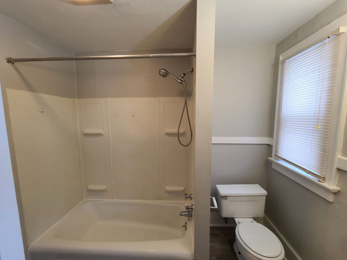 Irondequoit Apartment: 753 Washington Ave