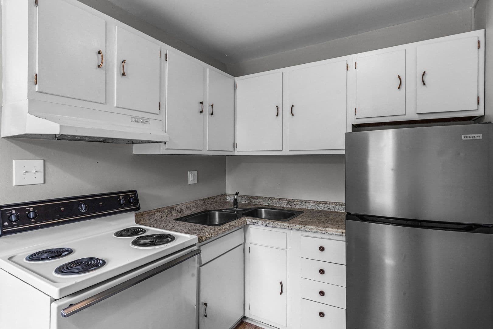 Canandaigua Apartment: 223 Bristol St