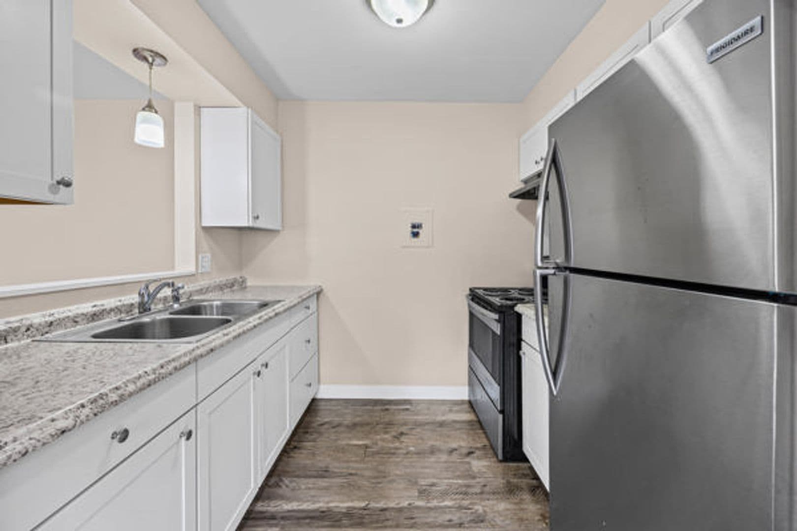Greece Apartment: 138-154 Woodhill Drive