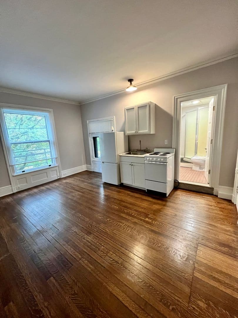 Rochester Apartment: 400 Oxford Street