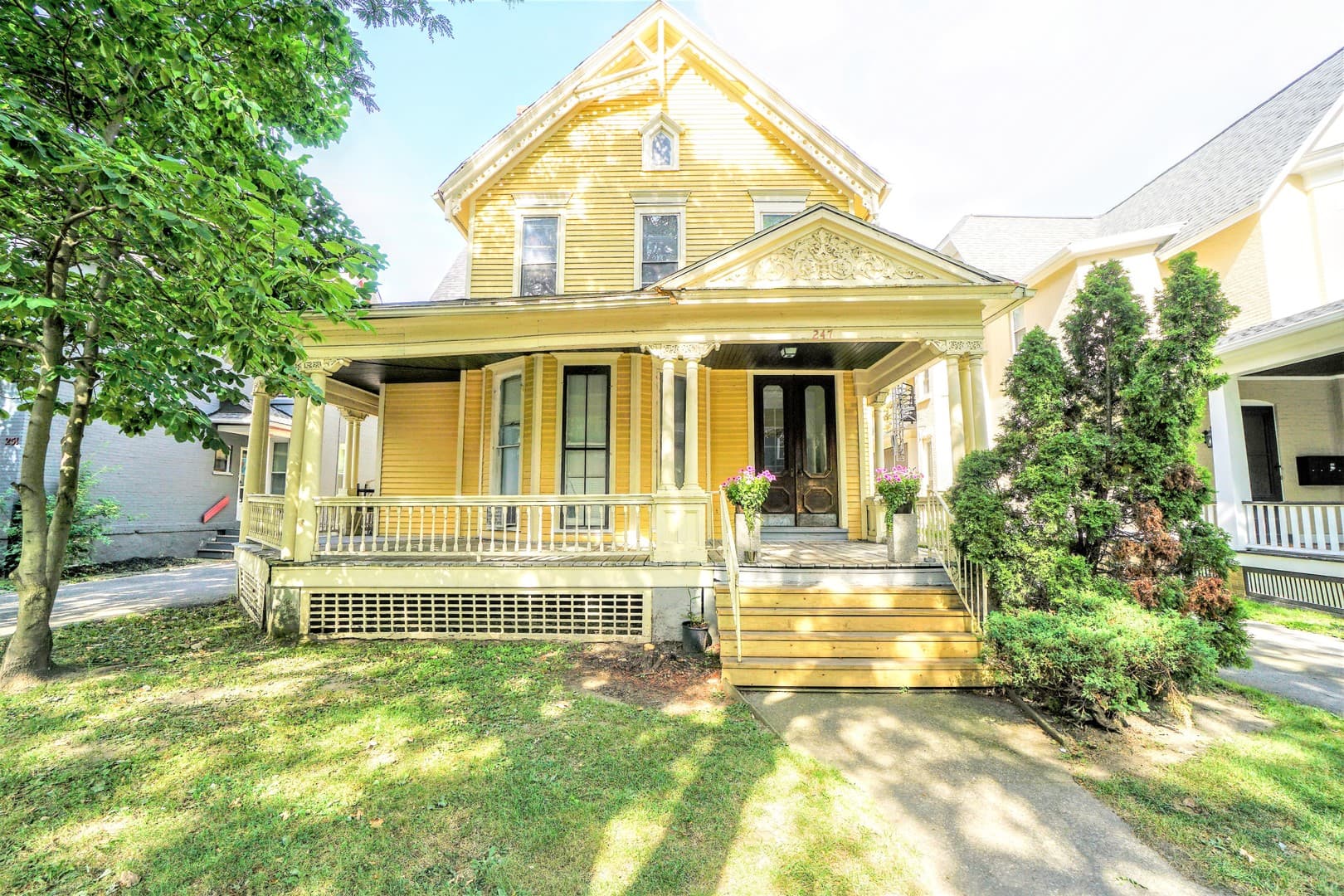 Rochester Apartment: 247 Meigs St