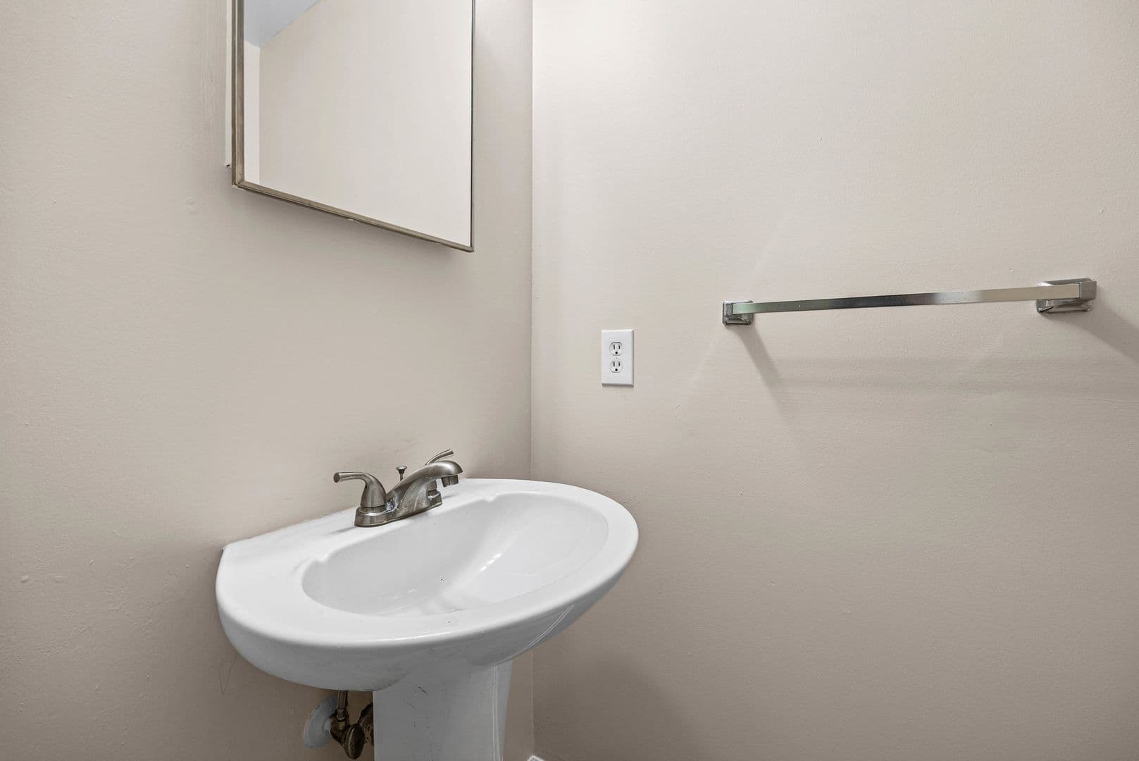 Greece Apartment: 419 Britton Road