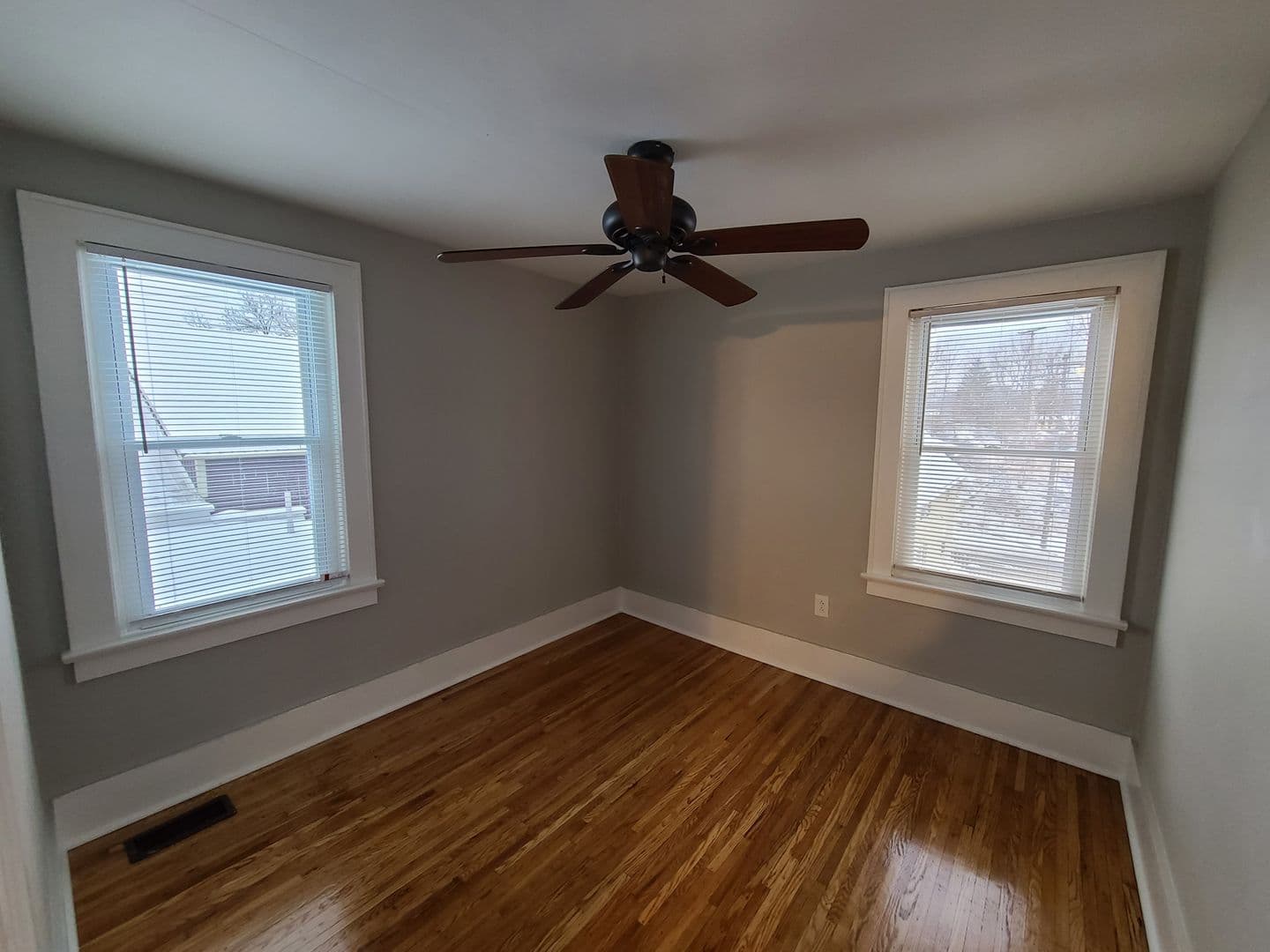 Irondequoit Apartment: 753 Washington Ave