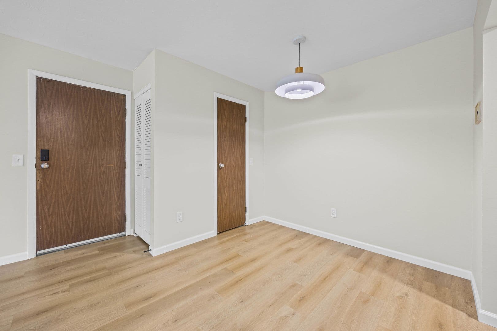 Irondequoit Apartment: 2519 Culver Road