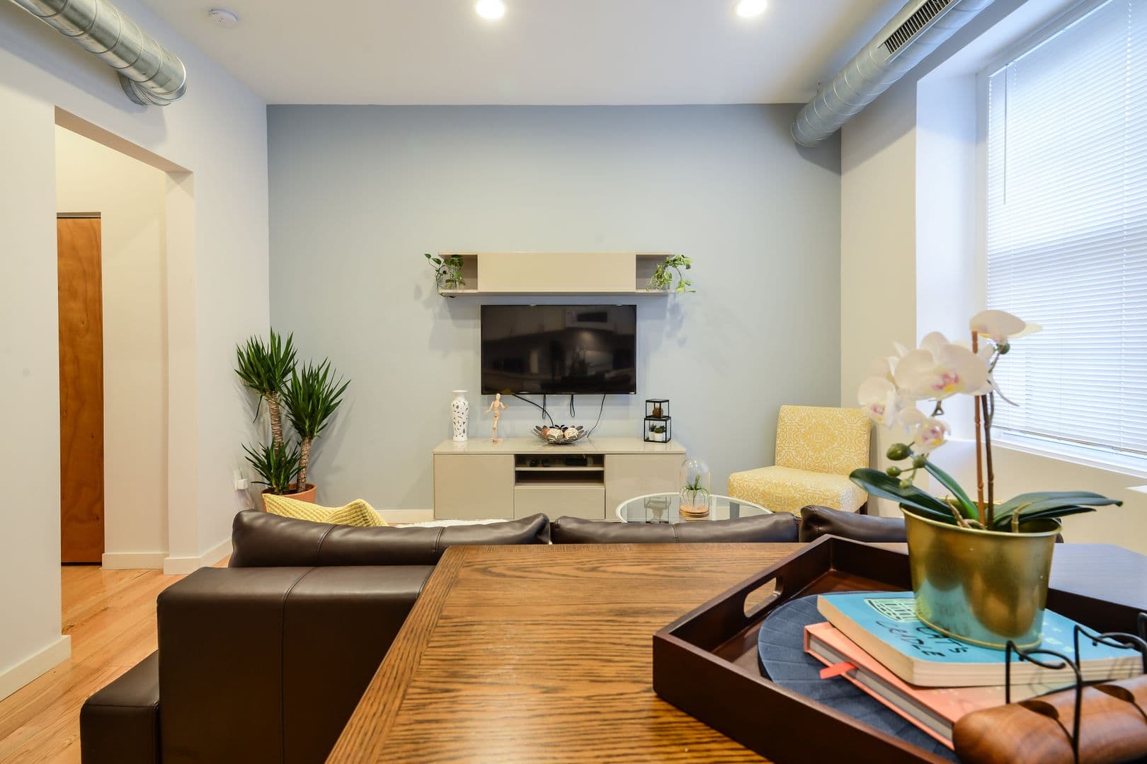 Philadelphia Apartment: 2032 Race Street