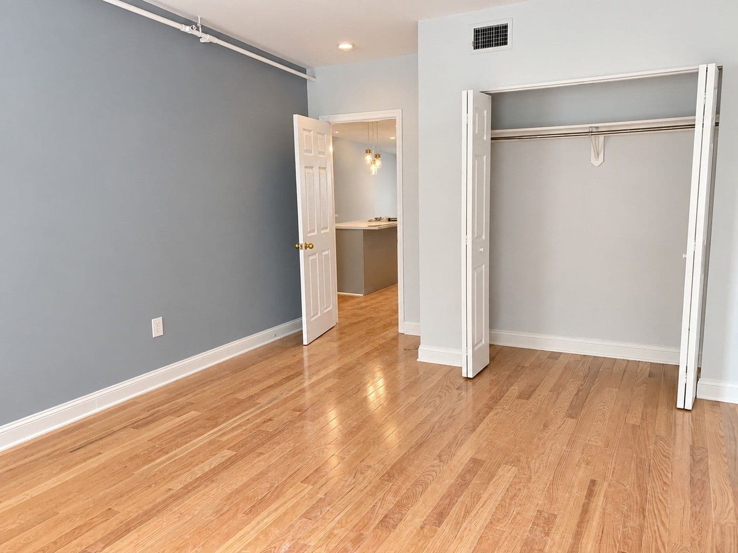 Philadelphia Apartment: 1935-37 Chestnut Street