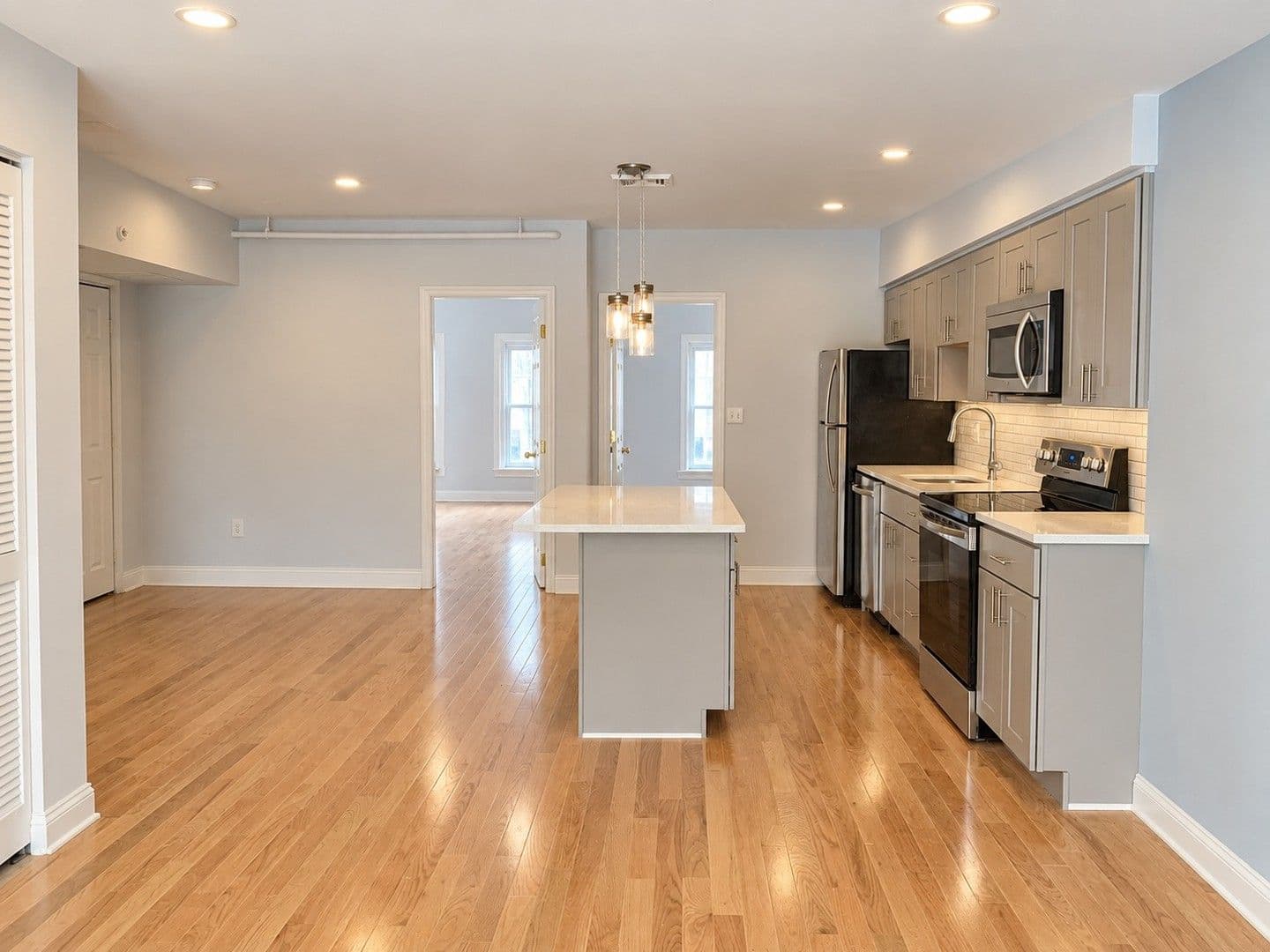 Philadelphia Apartment: 1935-37 Chestnut Street