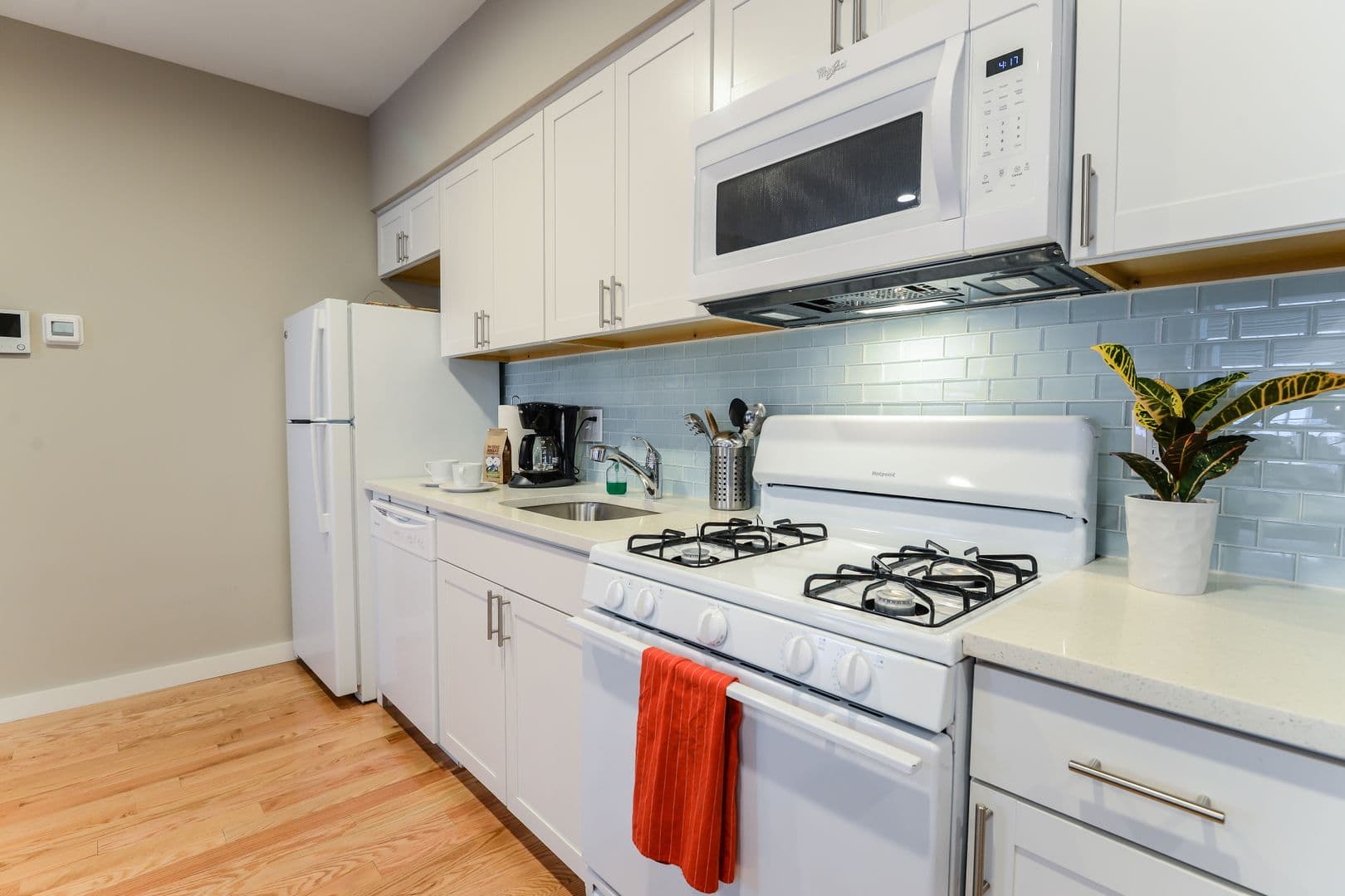 Philadelphia Apartment: 2032 Race Street