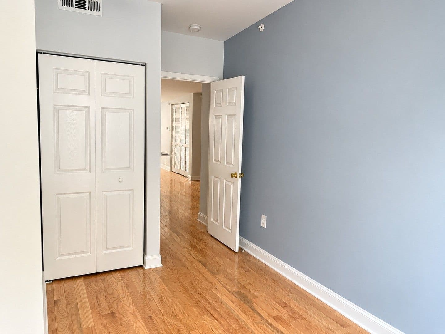Philadelphia Apartment: 1935-37 Chestnut Street