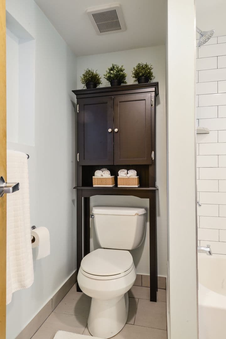 Philadelphia Apartment: 2032 Race Street