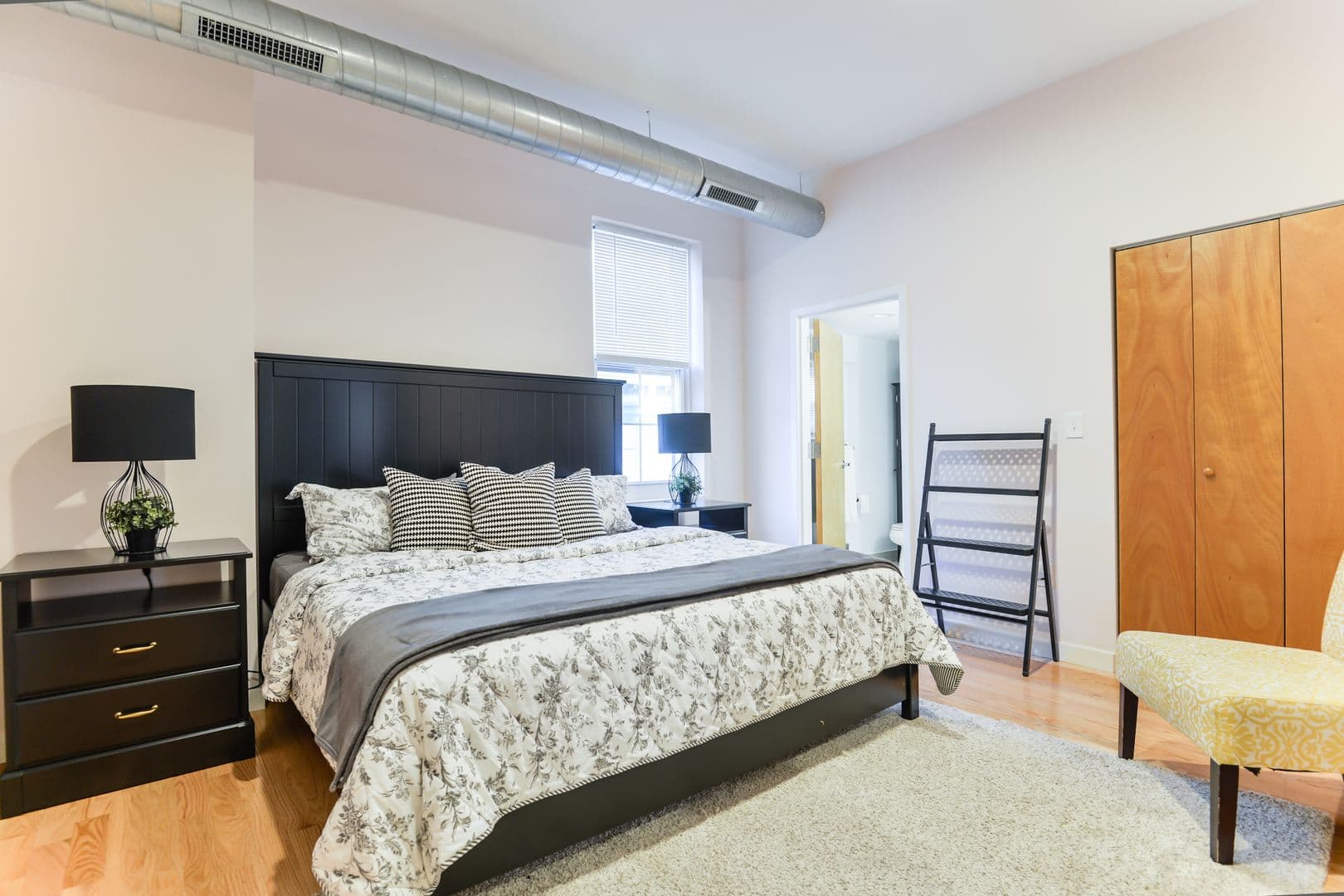 Philadelphia Apartment: 2032 Race Street