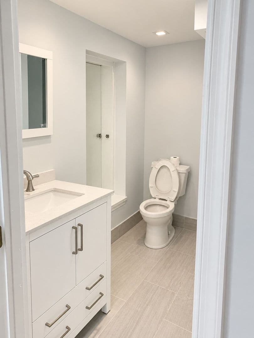 Philadelphia Apartment: 1935-37 Chestnut Street