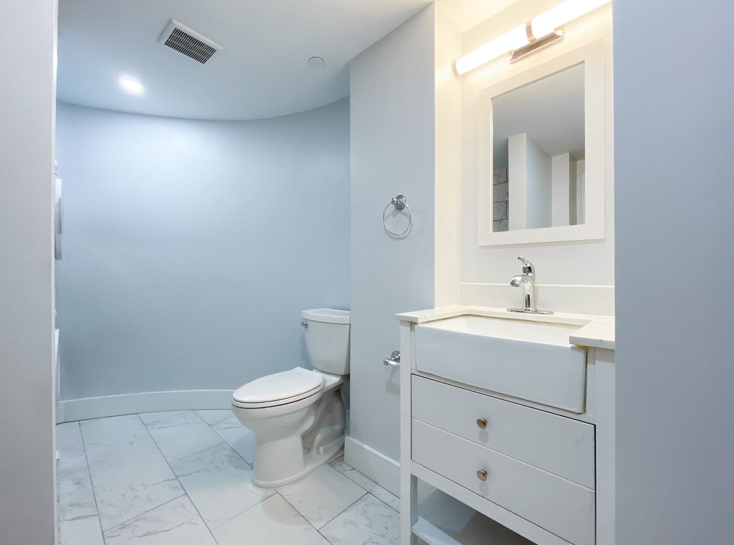 Philadelphia Apartment: 1935-37 Chestnut Street