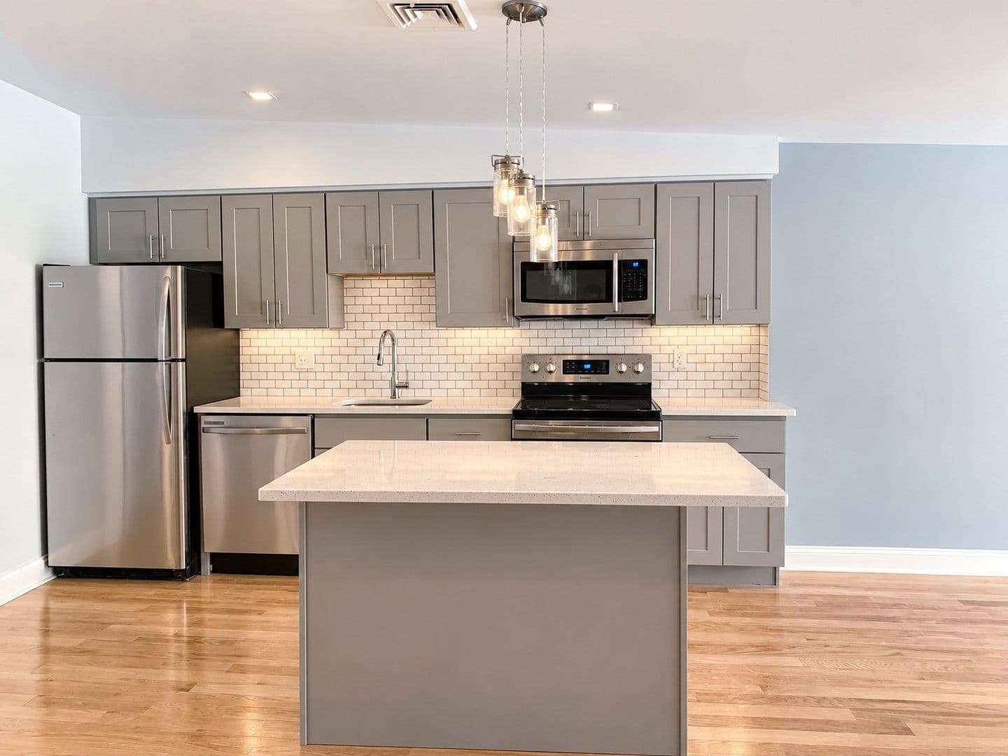Philadelphia Apartment: 1935-37 Chestnut Street