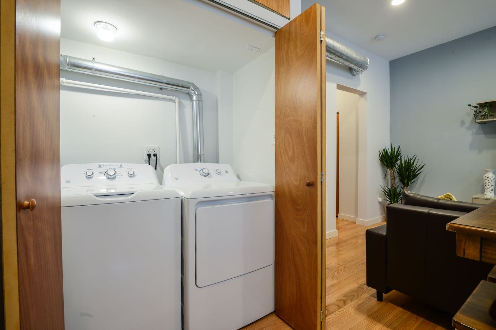 Philadelphia Apartment: 2032 Race Street