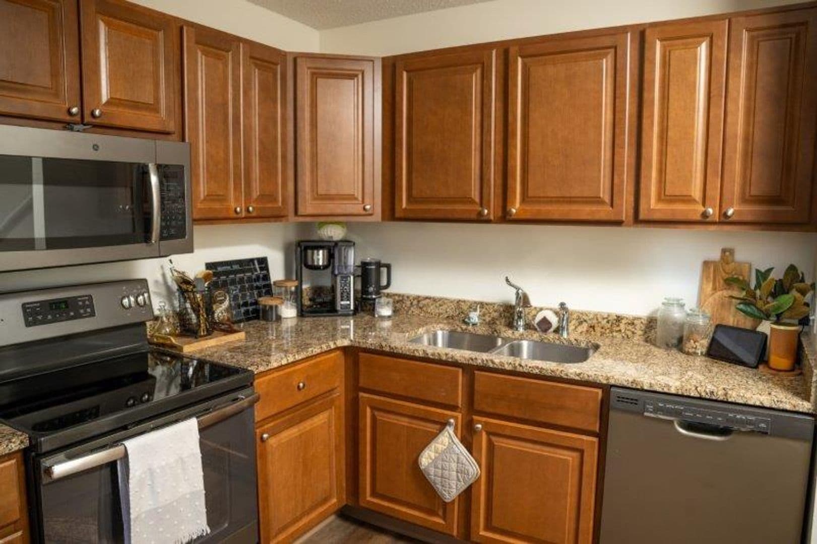 Erie Apartment: 1640-1698 West Grandview Blvd.