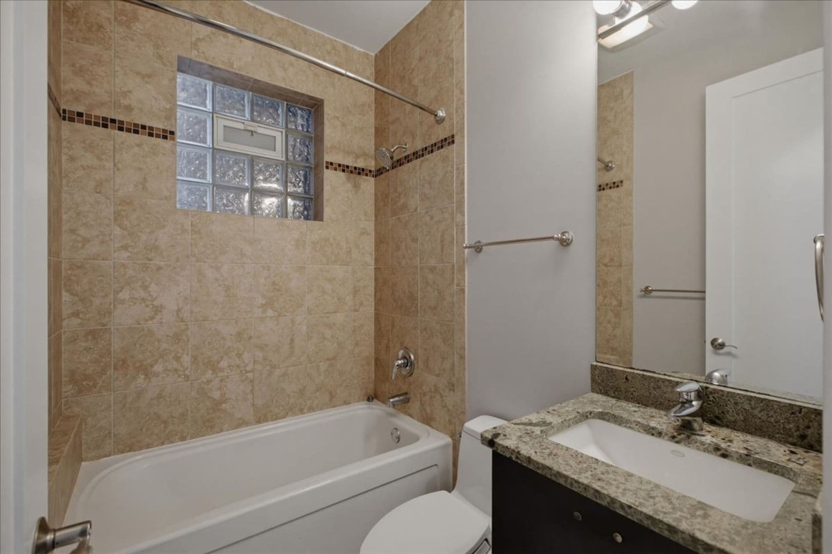 Chicago Apartment: 1649 W. Cortland