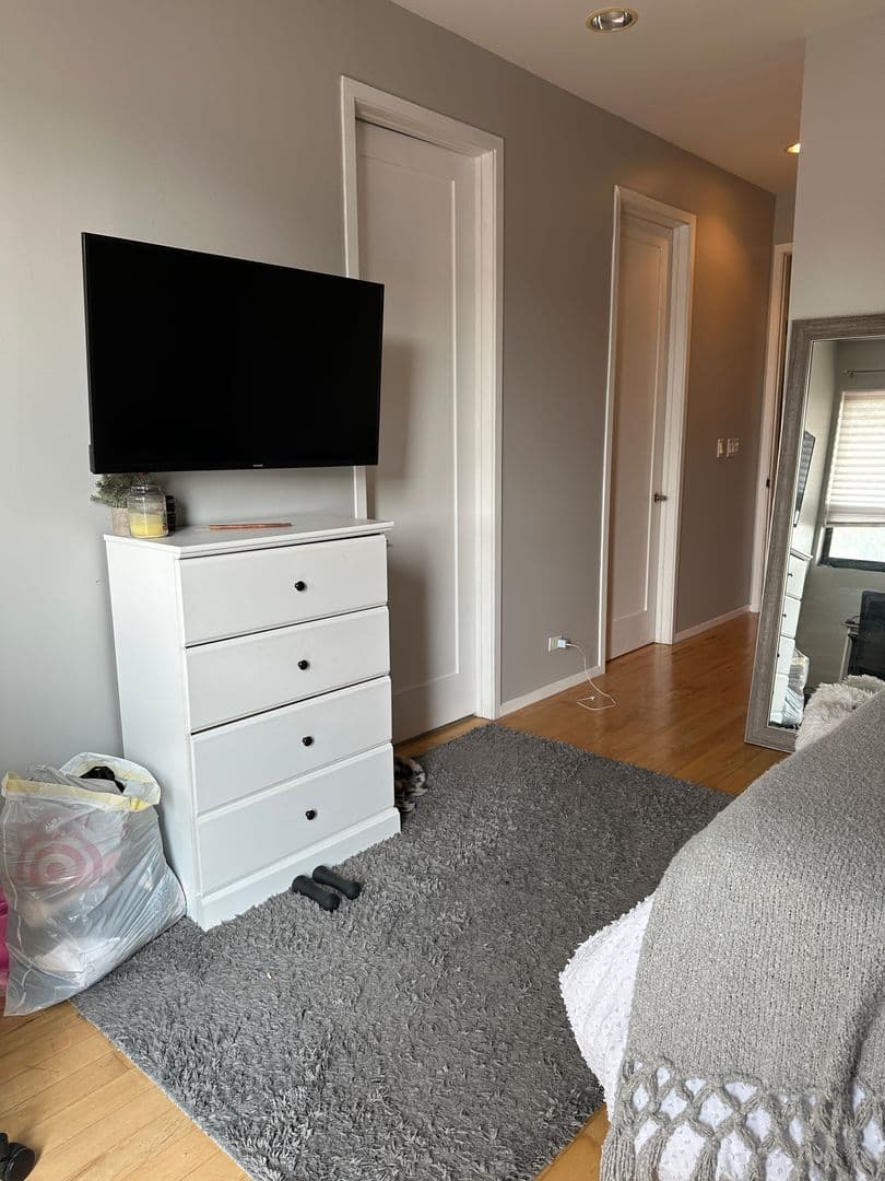 Chicago Apartment: 1649 W. Cortland