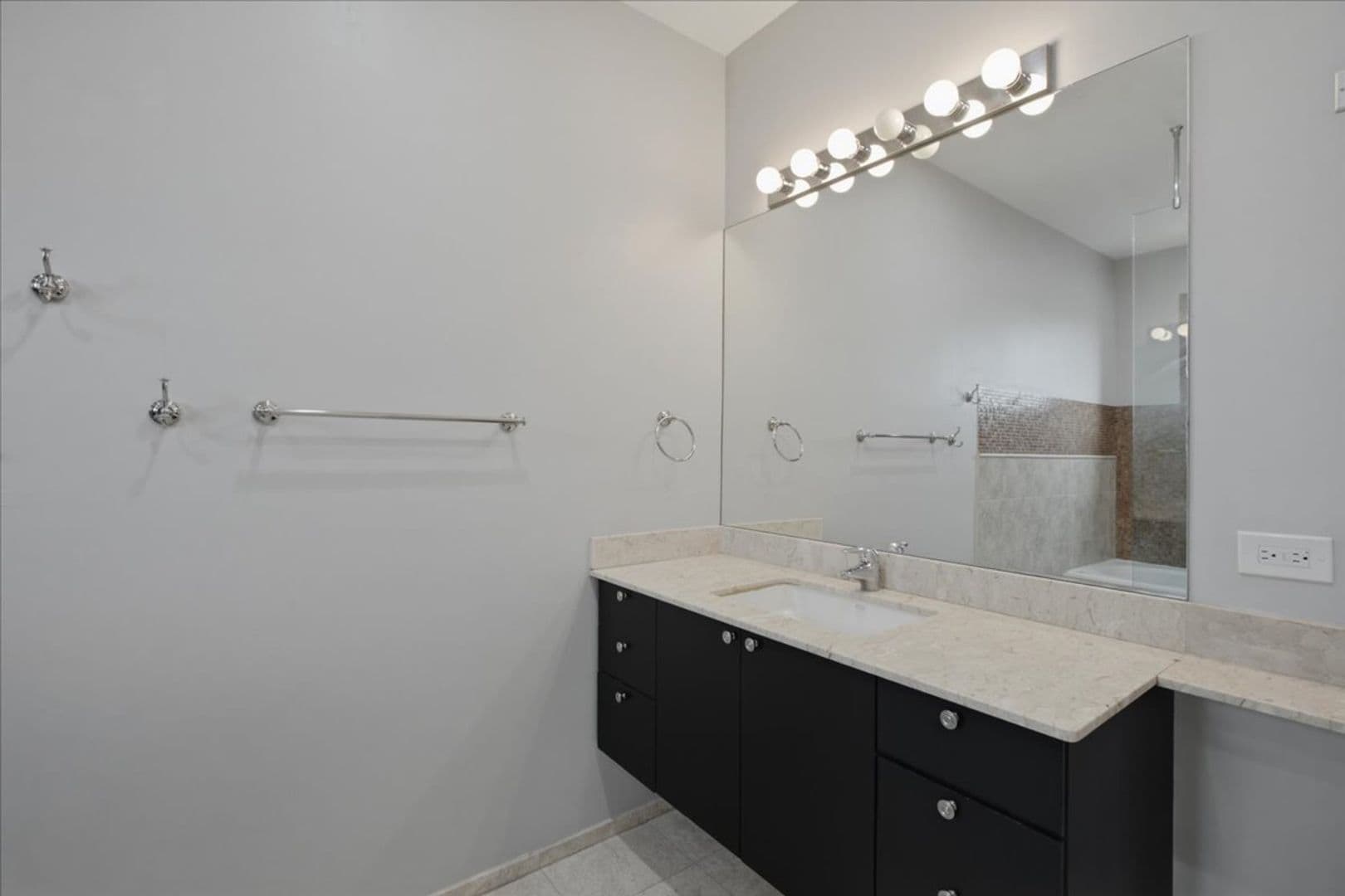 Chicago Apartment: 1649 W. Cortland