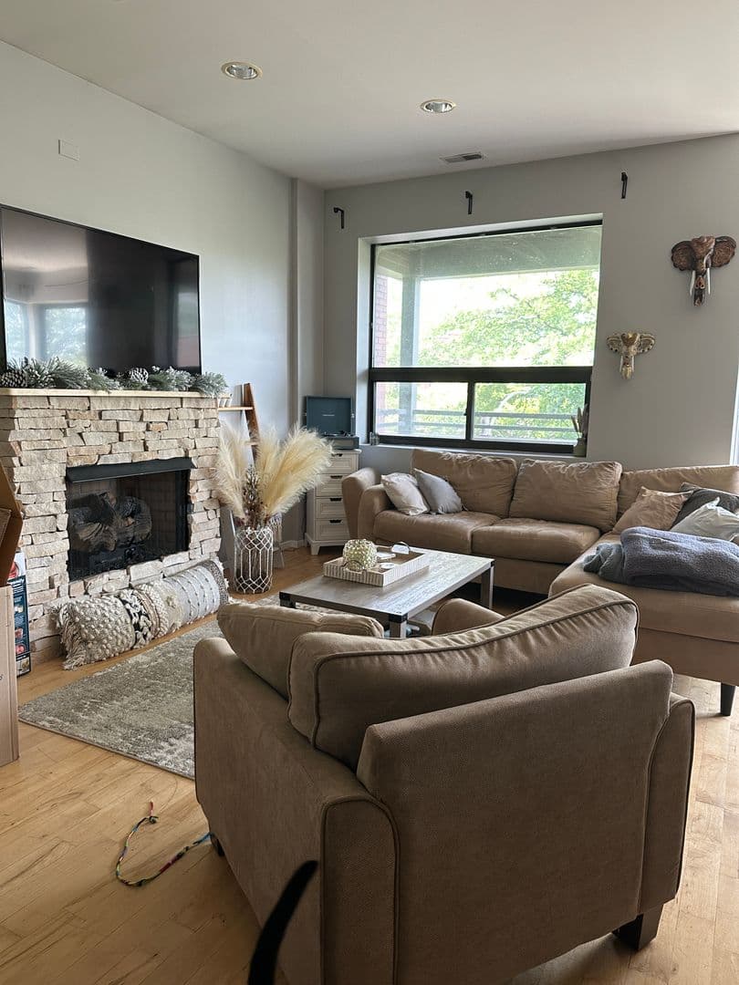 Chicago Apartment: 1649 W. Cortland