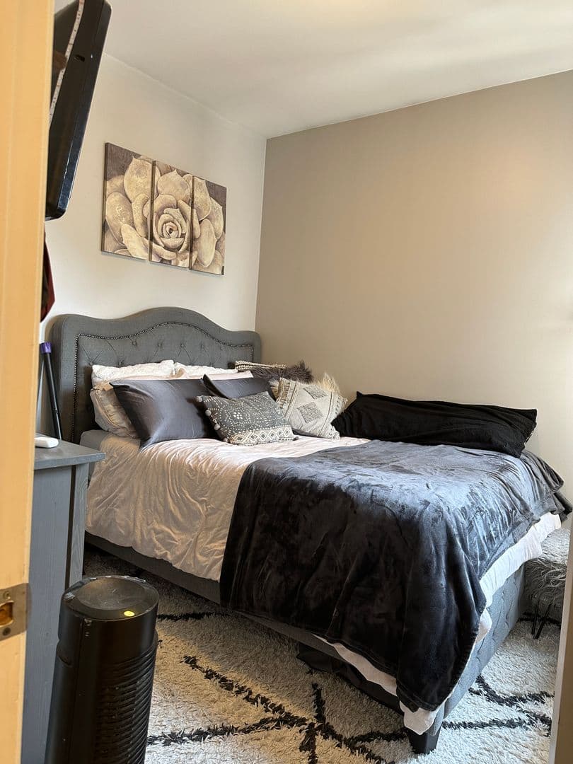 Chicago Apartment: 1649 W. Cortland