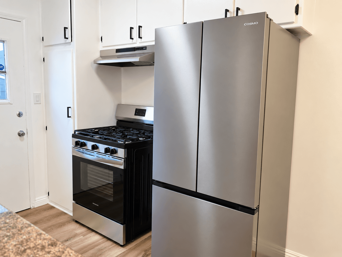 Los Angeles Apartment: 3121 W. Slauson