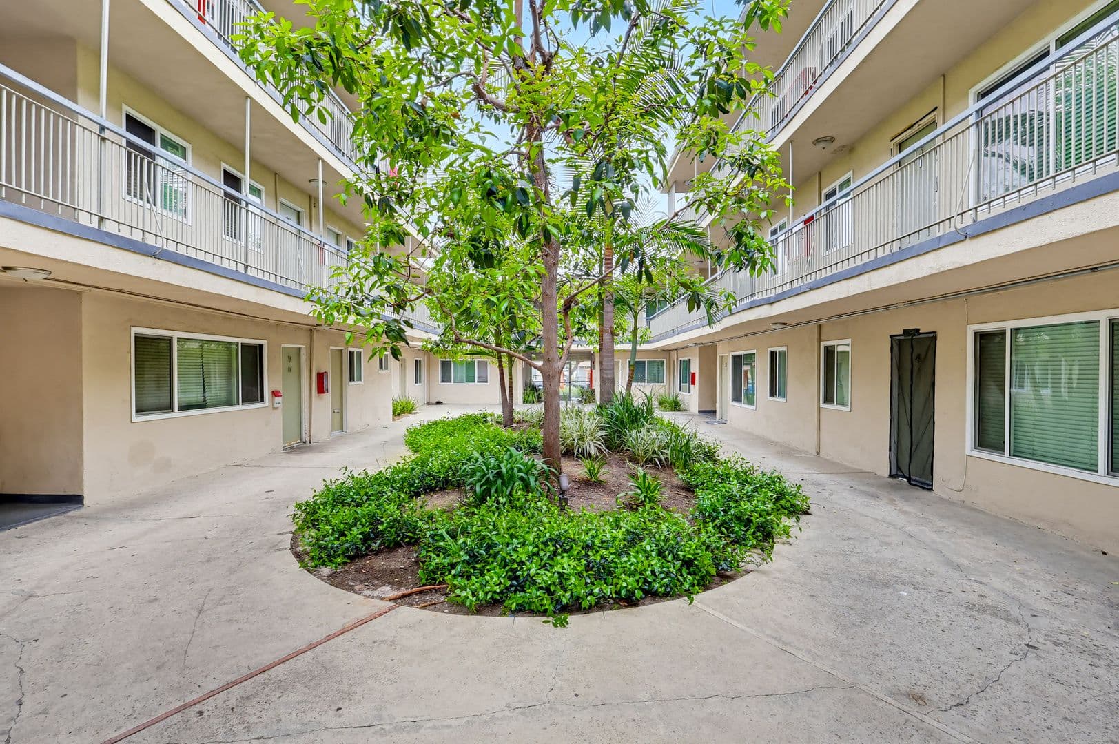 Los Angeles Apartment: 6325 8th Ave