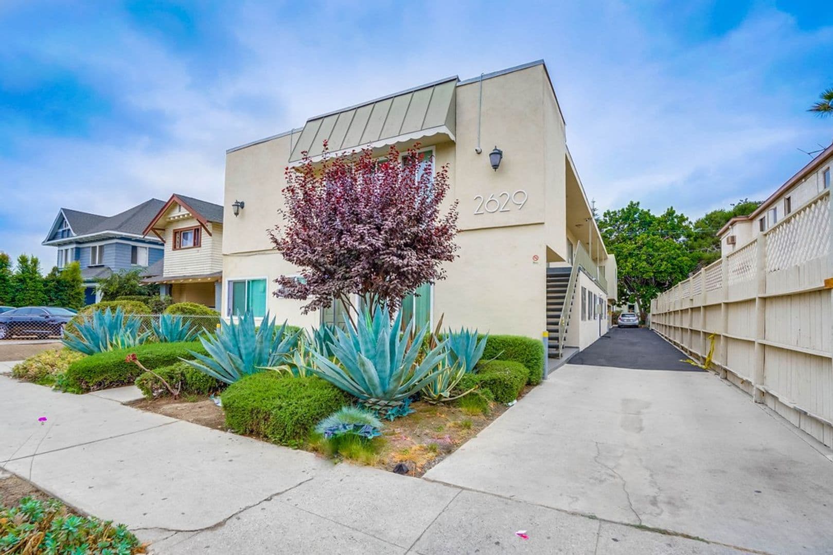 Los Angeles Apartment: 2629 S. Budlong Ave