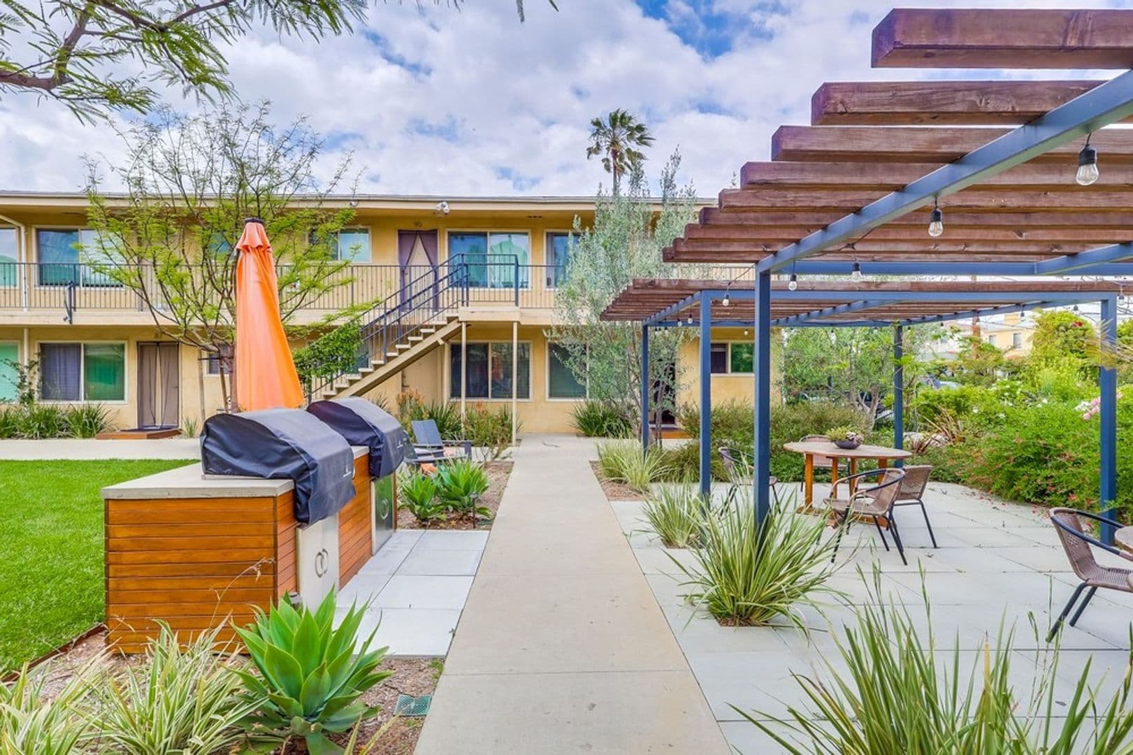 Los Angeles Apartment: 3528 - 3530 W. Adams Blvd.