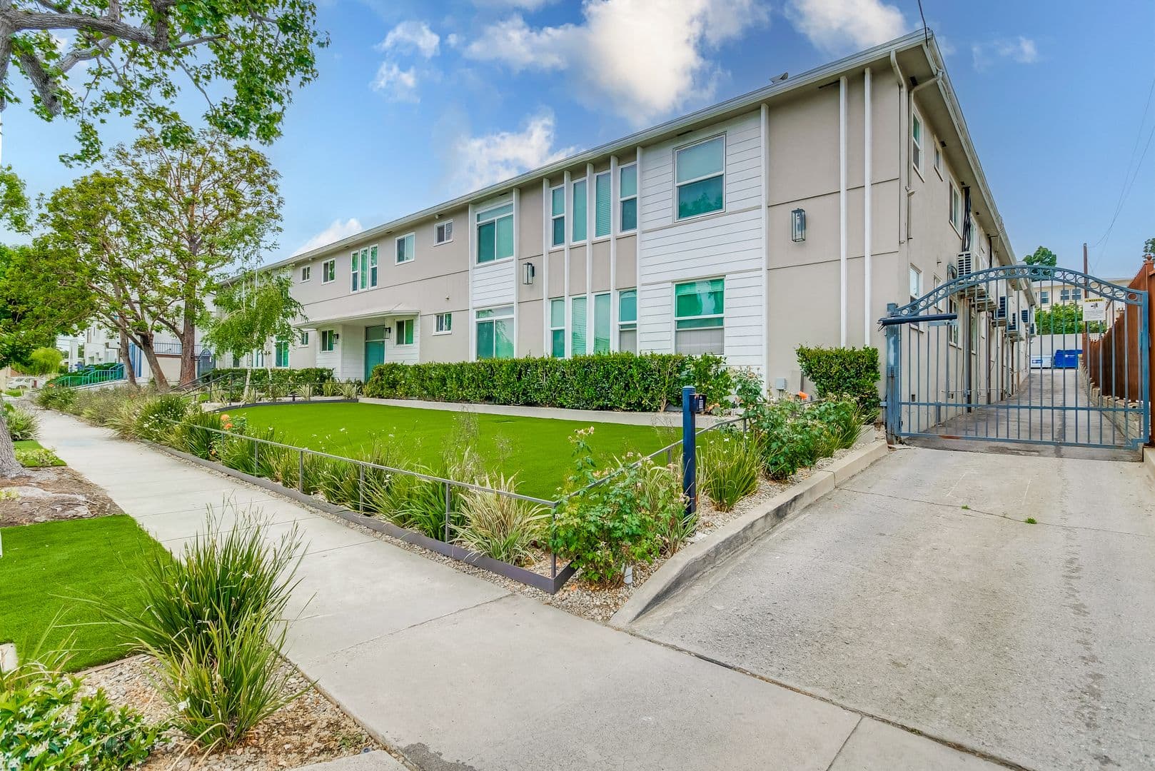 Inglewood Apartment: 115 N. Eastwood Ave