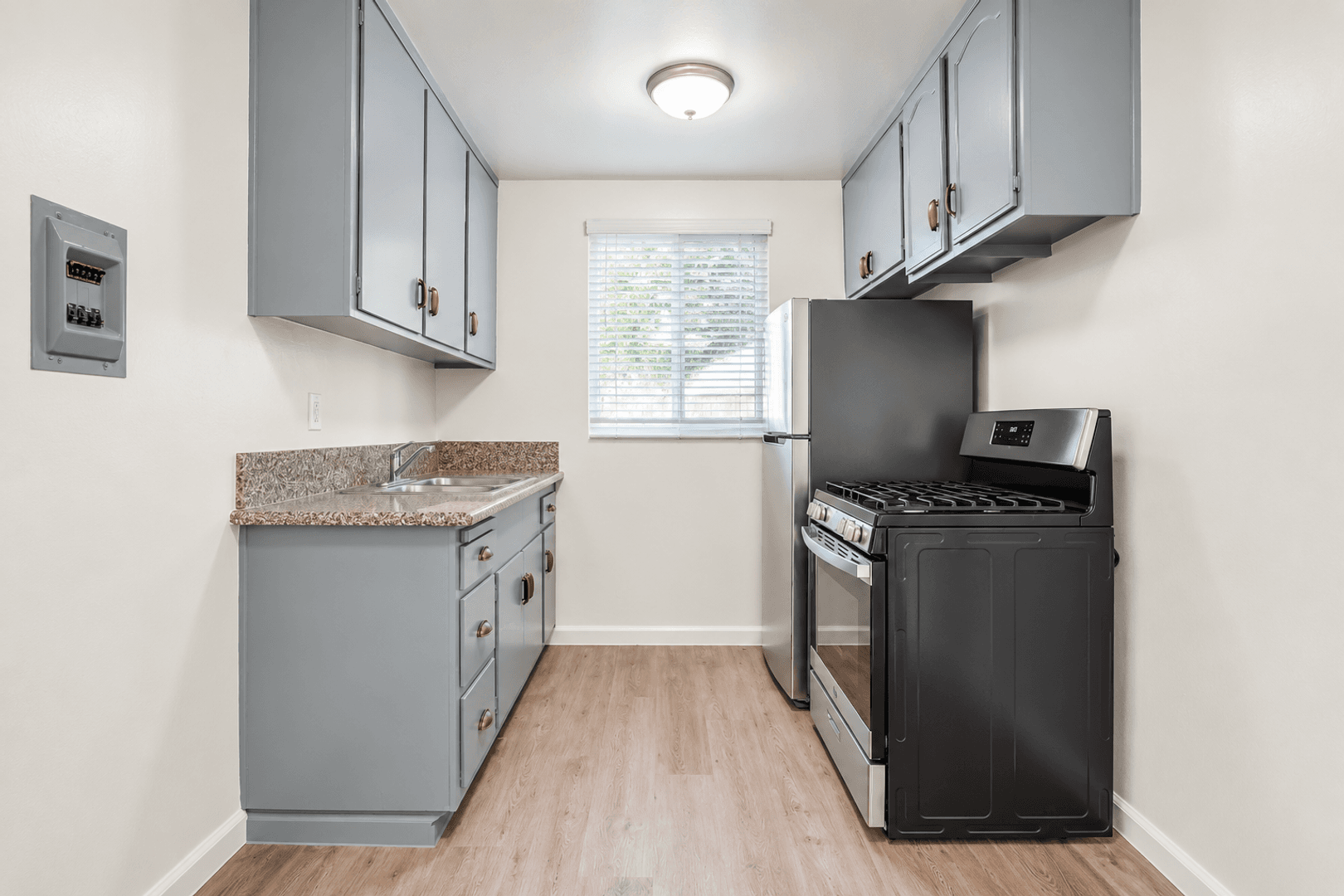 Los Angeles Apartment: 2249 W. 24th St