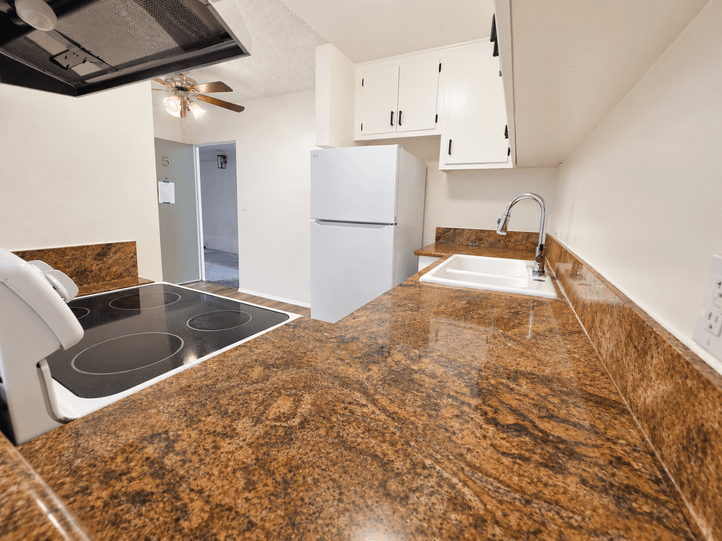 Los Angeles Apartment: 3715 W. 27th St