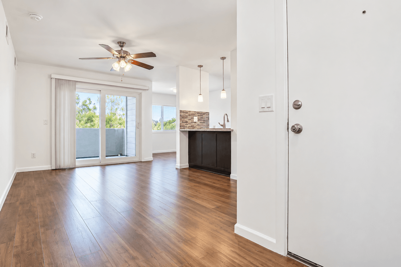 Inglewood Apartment: 821 N. Austin Ave
