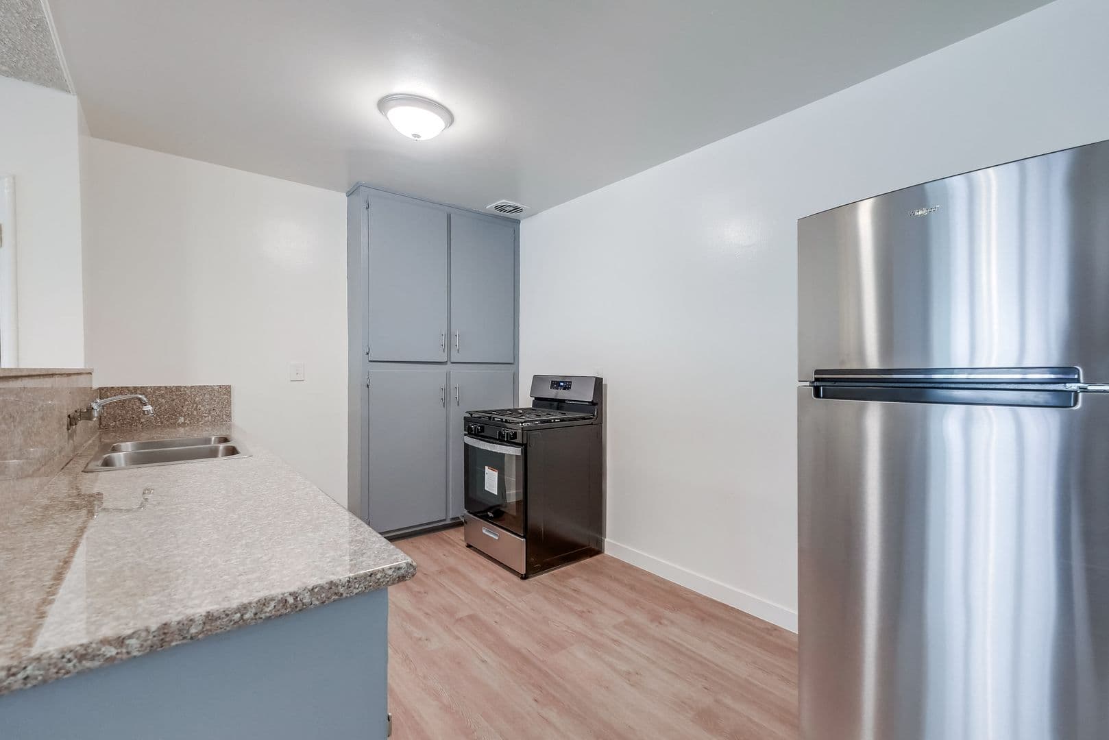 Los Angeles Apartment: 2235 W. 26th Pl