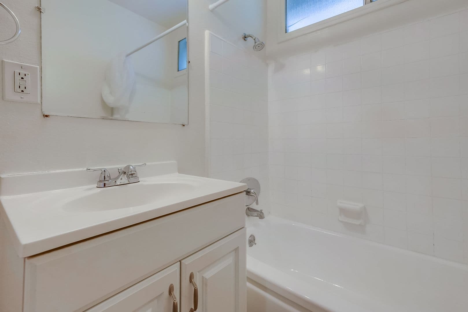 Los Angeles Apartment: 2235 W. 26th Pl