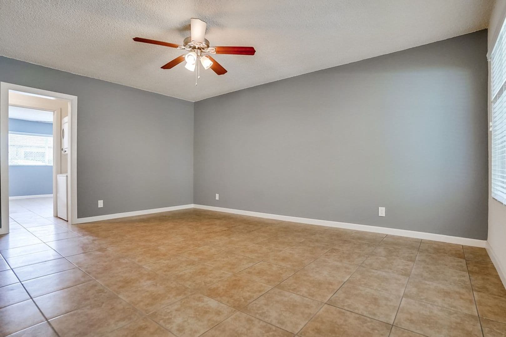 Los Angeles Apartment: 6325 8th Ave