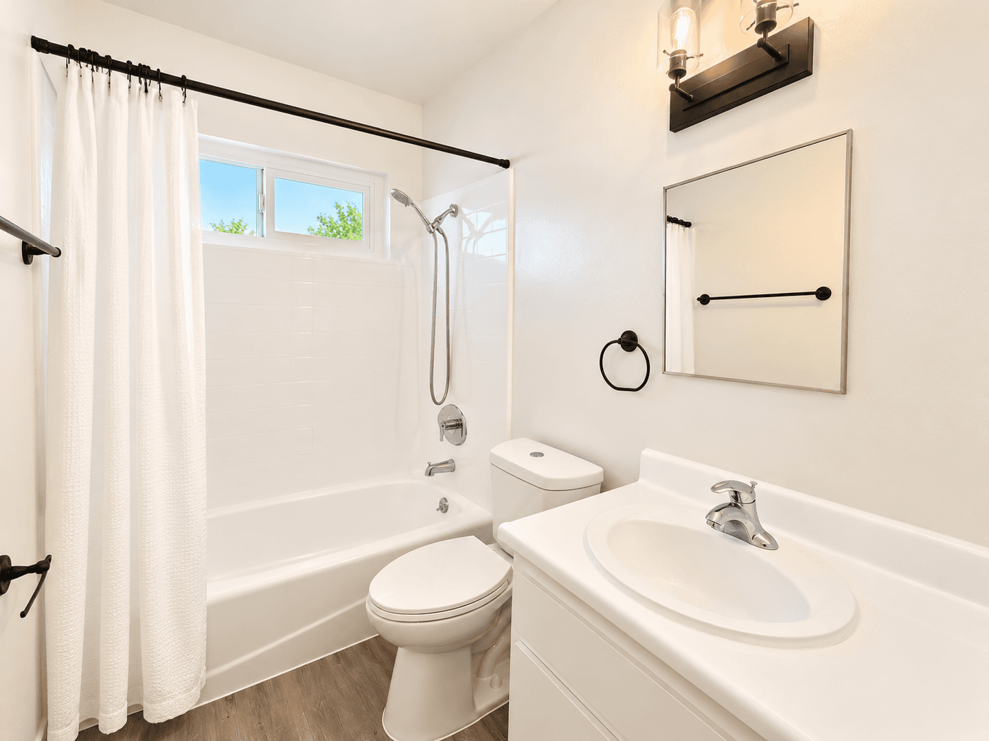 Los Angeles Apartment: 3715 W. 27th St
