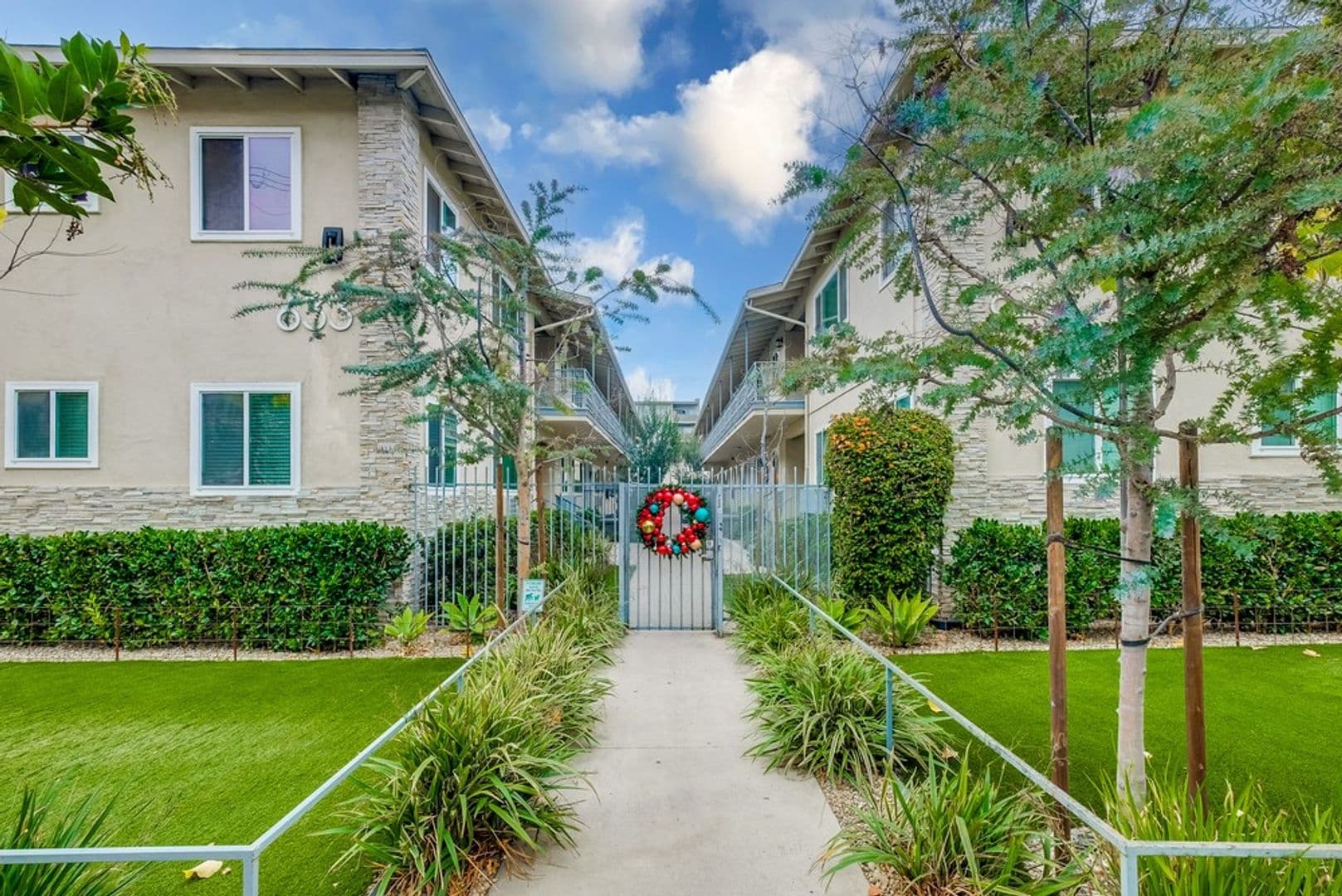 Inglewood Apartment: 629 - 633 W. Hyde Park Blvd