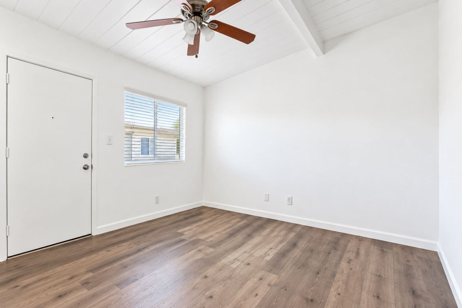 Los Angeles Apartment: 4307 W. 28th St