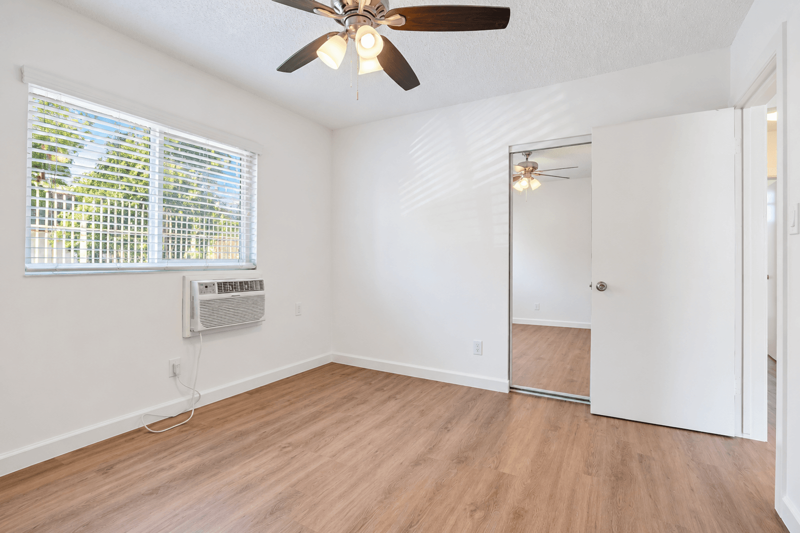 Los Angeles Apartment: 2249 W. 24th St