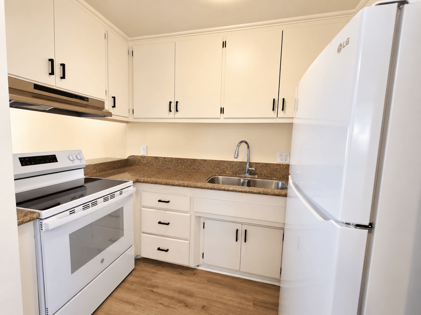 Los Angeles Apartment: 3715 W. 27th St