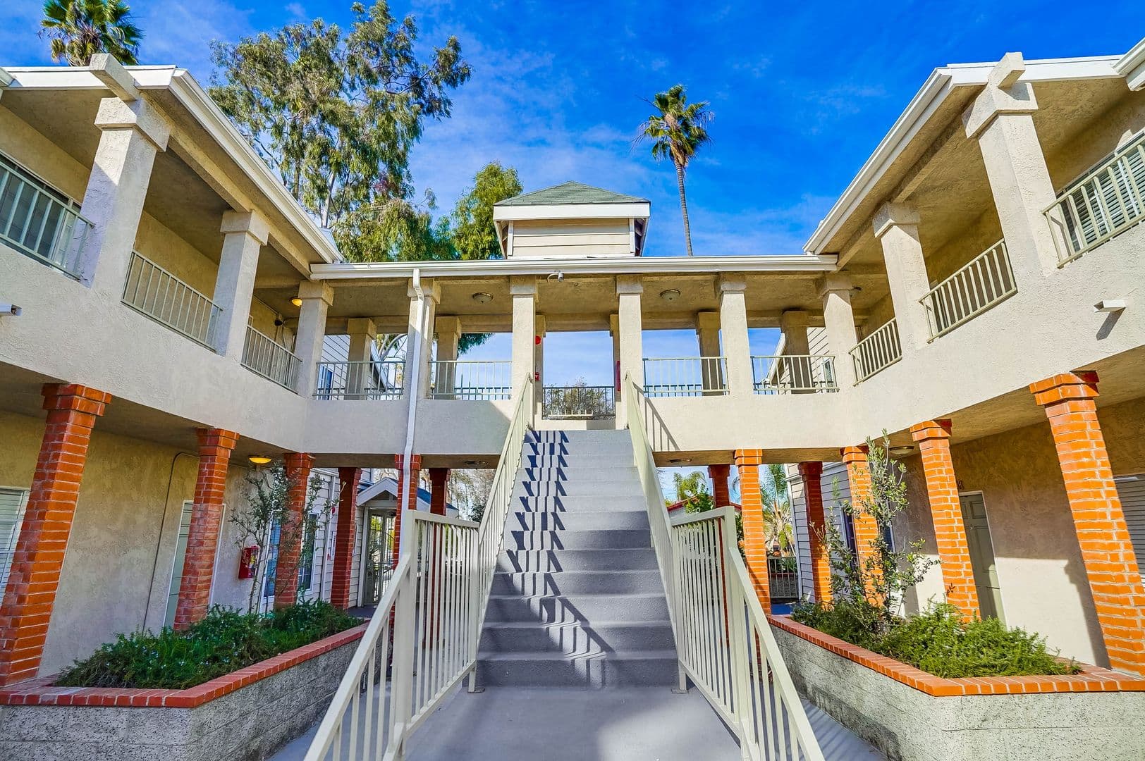 Inglewood Apartment: 600 E. 97th St