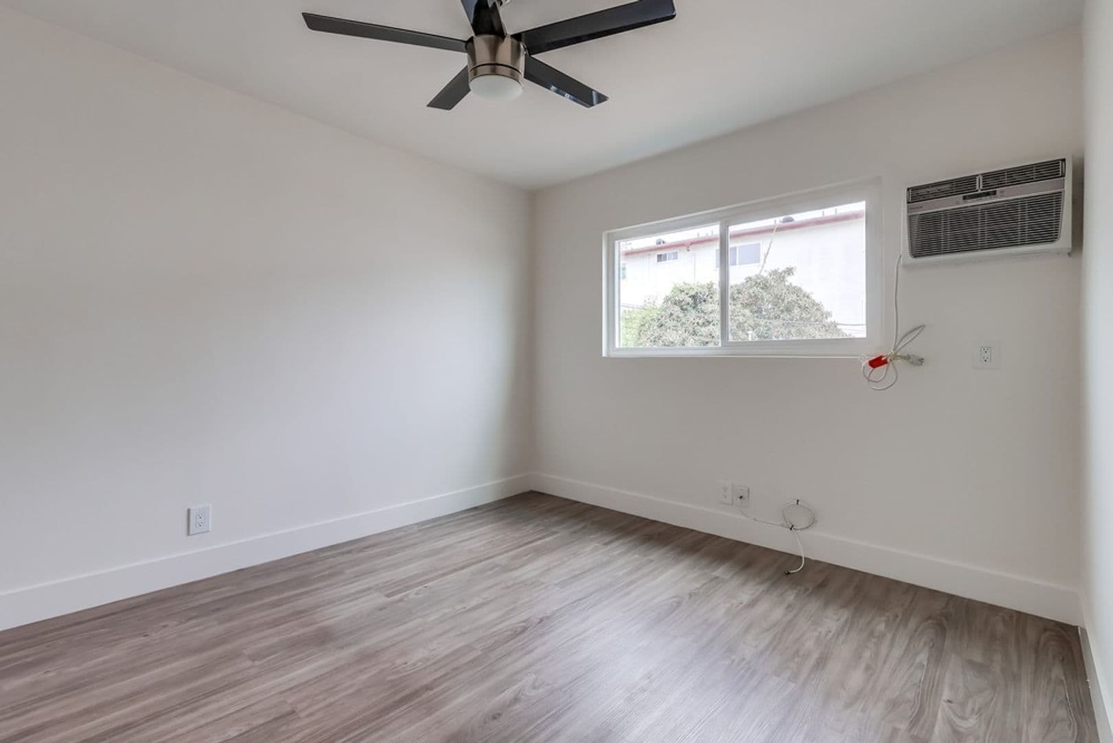 Los Angeles Apartment: 4037 W. 28th St