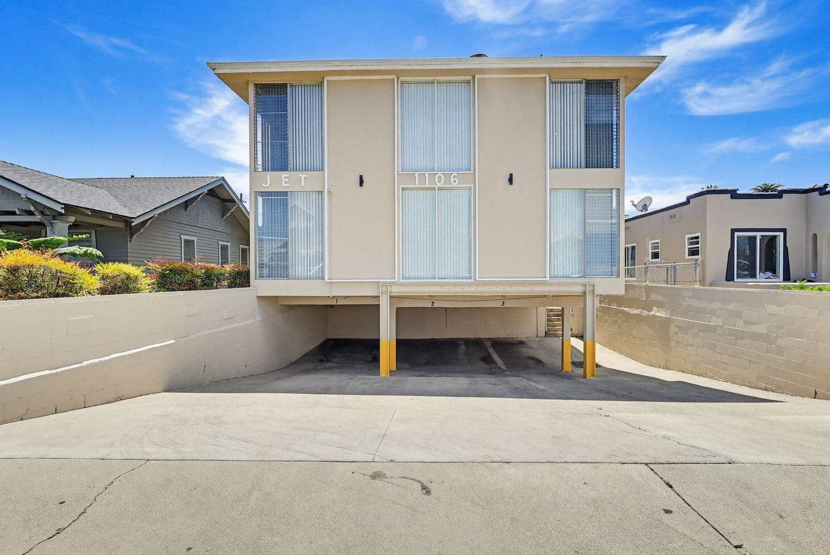 Los Angeles Apartment: 1106 Leighton Ave