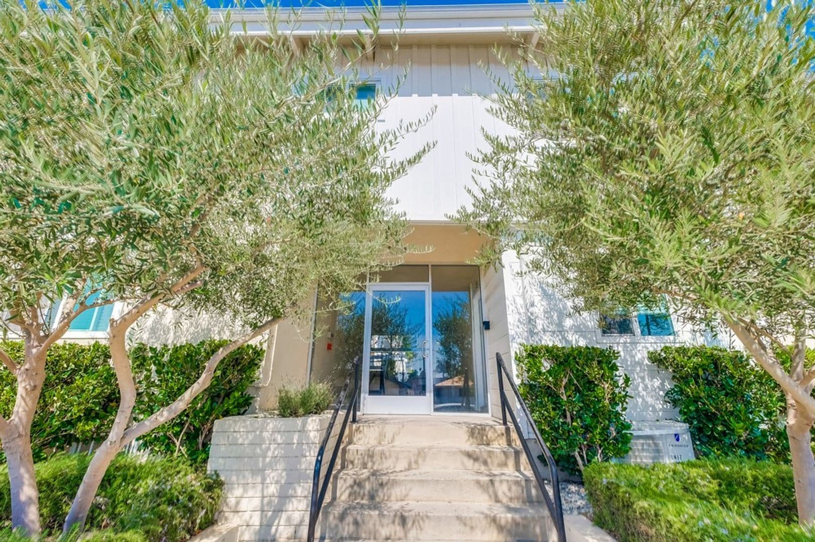 Los Angeles Apartment: 2675 Arlington Ave & 3105 W 27th St