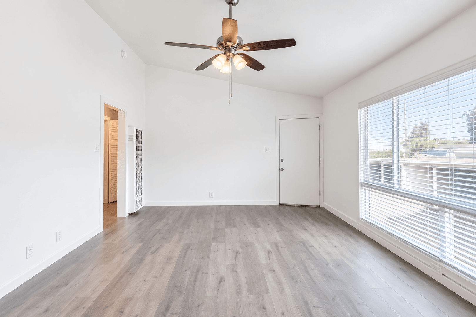 Inglewood Apartment: 422 - 426 Exton Ave