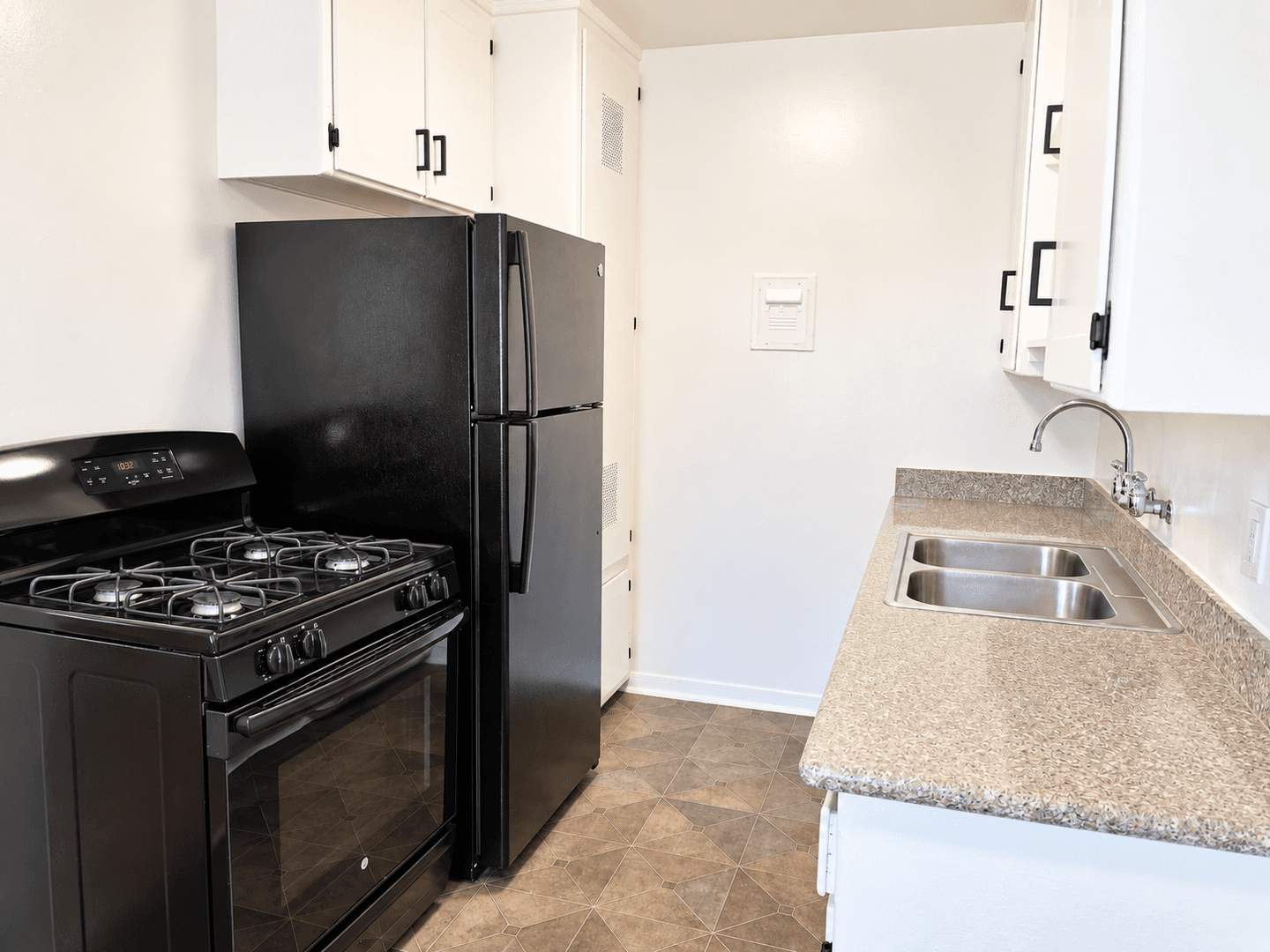Los Angeles Apartment: 6028 - 6100 West Blvd