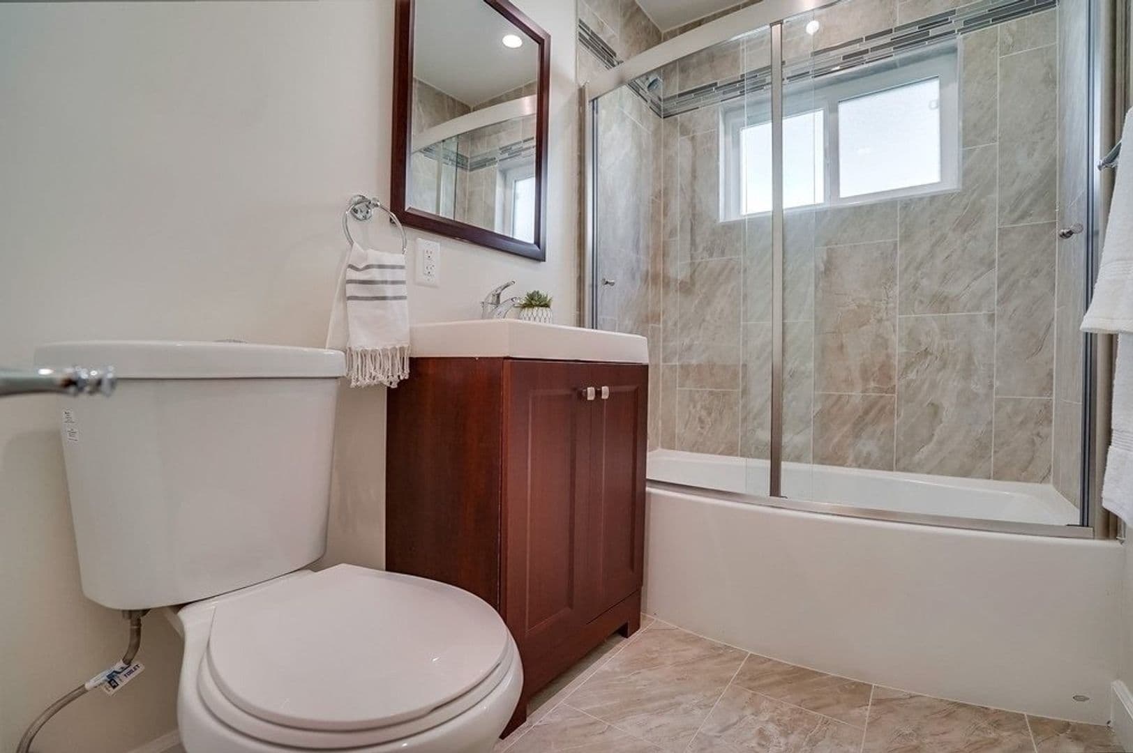 Inglewood Apartment: 629 - 633 W. Hyde Park Blvd