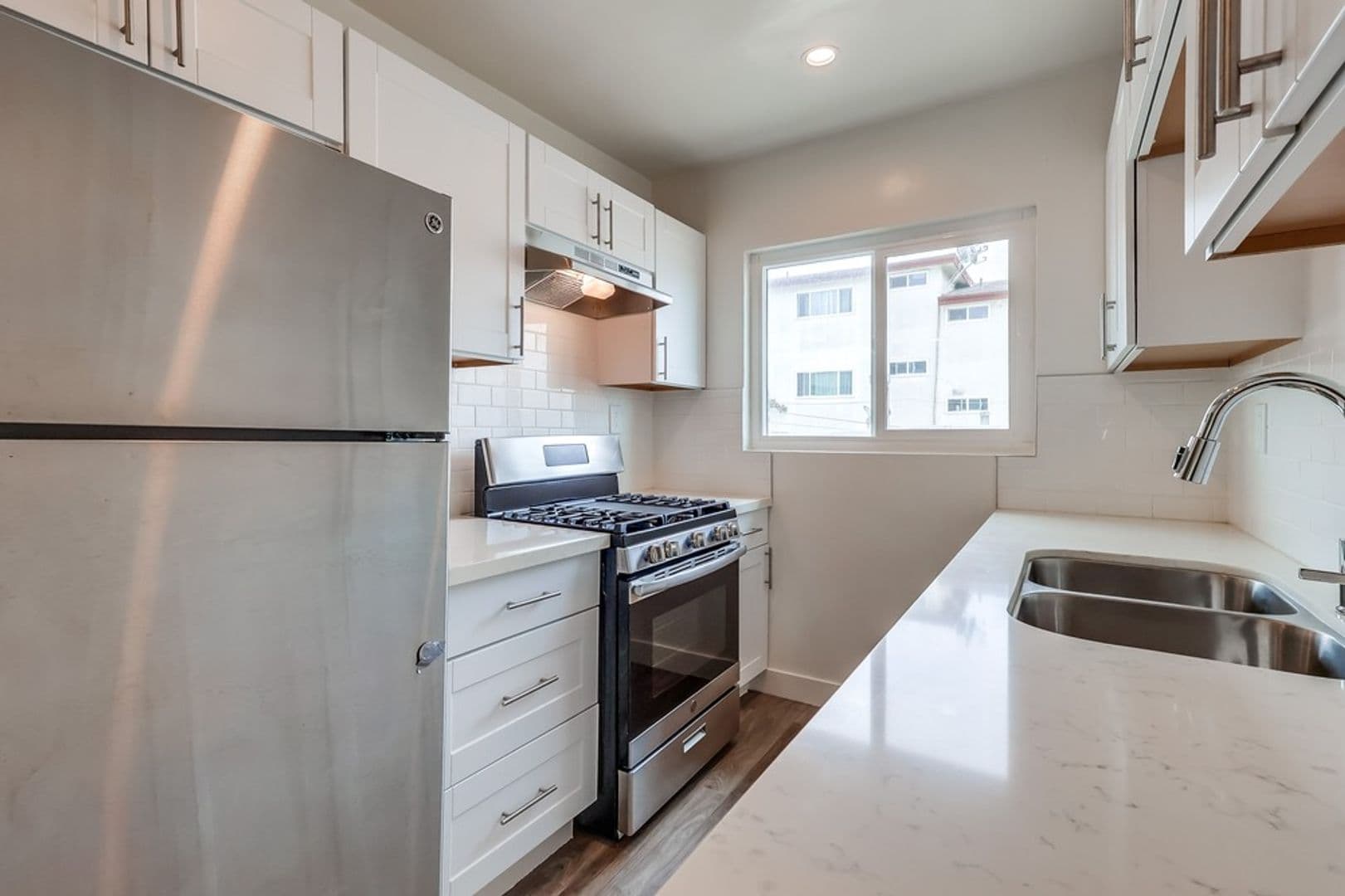 Los Angeles Apartment: 4037 W. 28th St